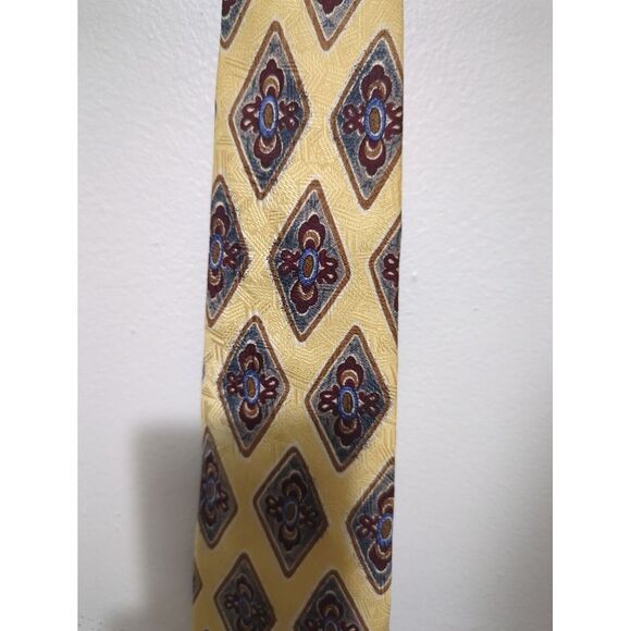 Brooks Brothers BFS Men Yellow Diamond Floral 100% Silk Tie Made in USA - Picture 2 of 5